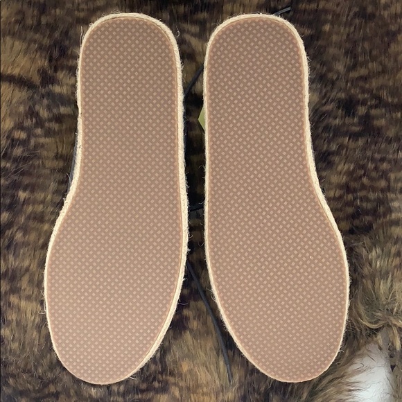 SOLD | TOMS shoes | 10% OFF LISTING - Picture 2 of 6